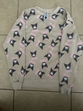 LIKE NEW LADIES CREW NECK SWEATSHIRT KUROMI  by SAURIO SIZE M (NO STAINS)